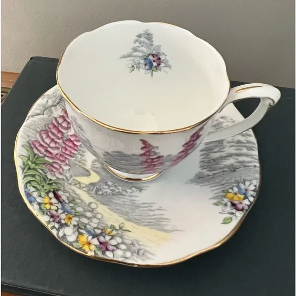 Queen Anne “Lovers Lane” fine bone china made in England - Picture 3 of 8